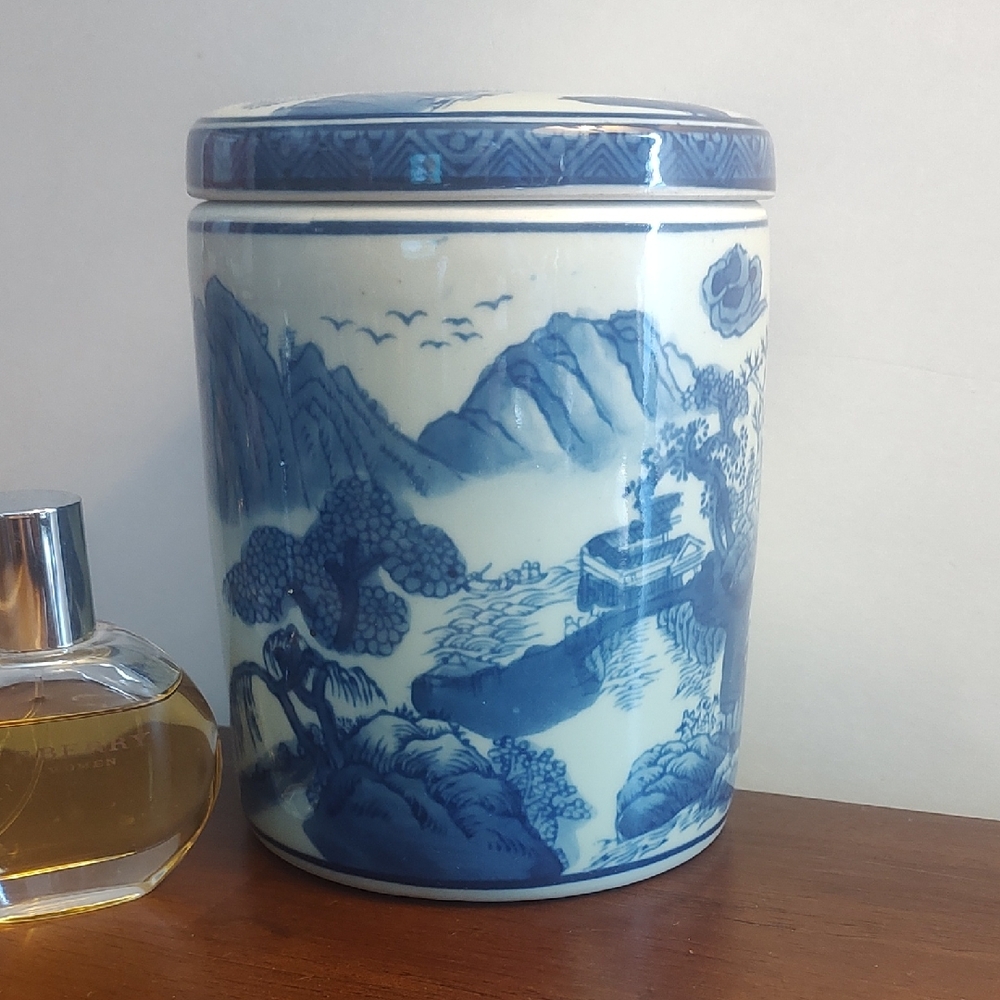 VTG SEYMOUR MANN CHINA BLUE FINE PORCELAIN LIDDED JAR/CANISTER 6,8”